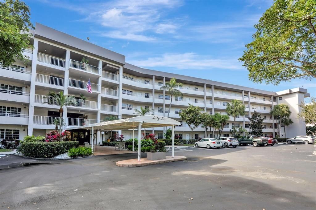 565 Oaks Lane 103, Pompano Beach, FL 33069