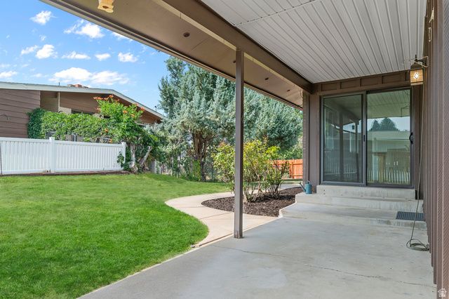 806 VISTA DR, South Ogden, UT 84403