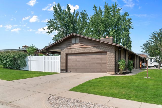 806 VISTA DR, South Ogden, UT 84403