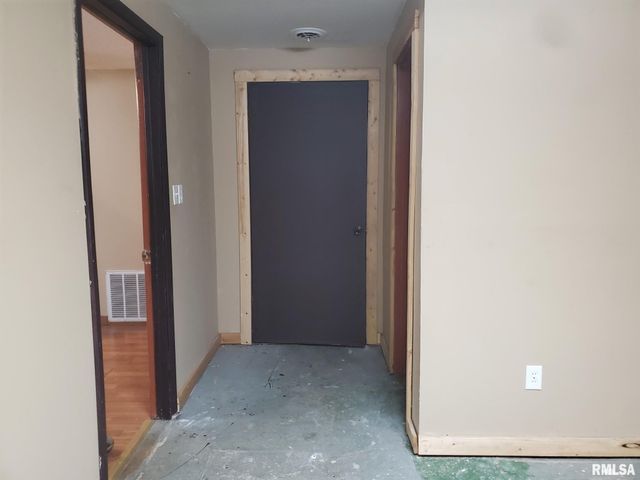 1512 SPRING BAY Road, East Peoria, IL 61611