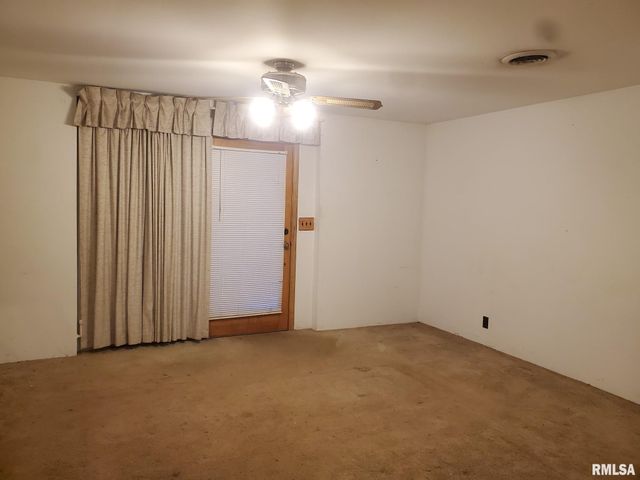 1512 SPRING BAY Road, East Peoria, IL 61611