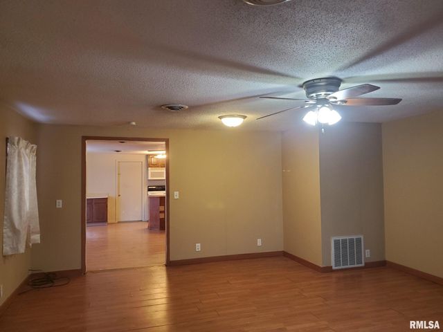 1512 SPRING BAY Road, East Peoria, IL 61611