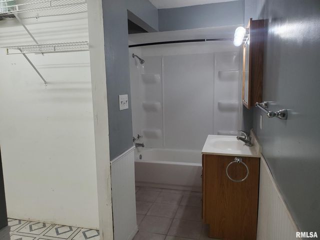 1512 SPRING BAY Road, East Peoria, IL 61611