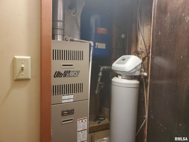 1512 SPRING BAY Road, East Peoria, IL 61611