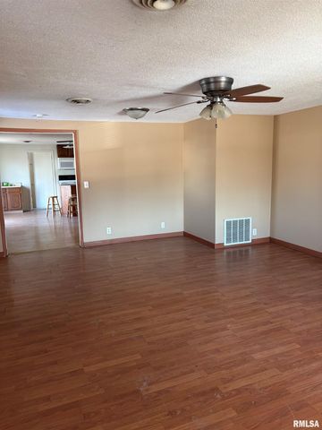 1512 SPRING BAY Road, East Peoria, IL 61611