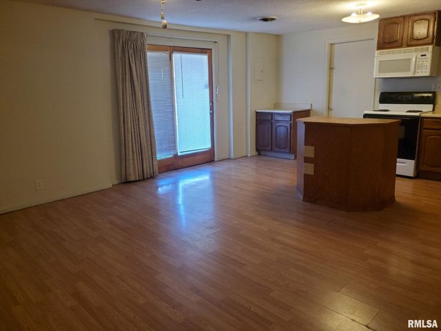 1512 SPRING BAY Road, East Peoria, IL 61611