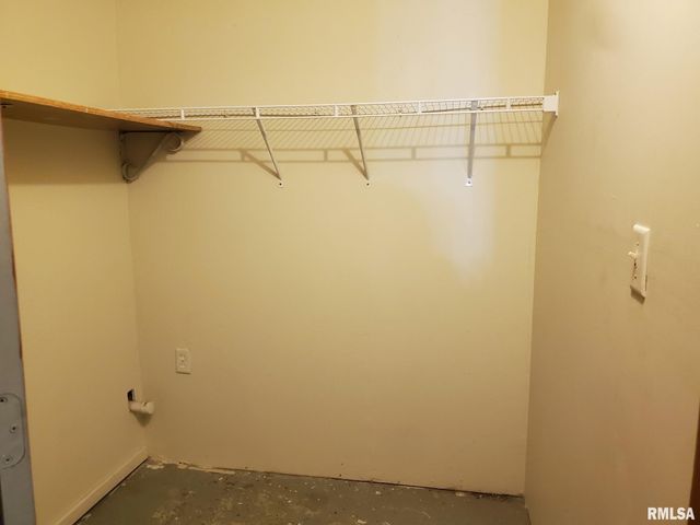 1512 SPRING BAY Road, East Peoria, IL 61611