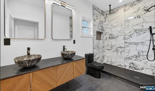 16 Valley View Drive, Rockaway Township, NJ 07866