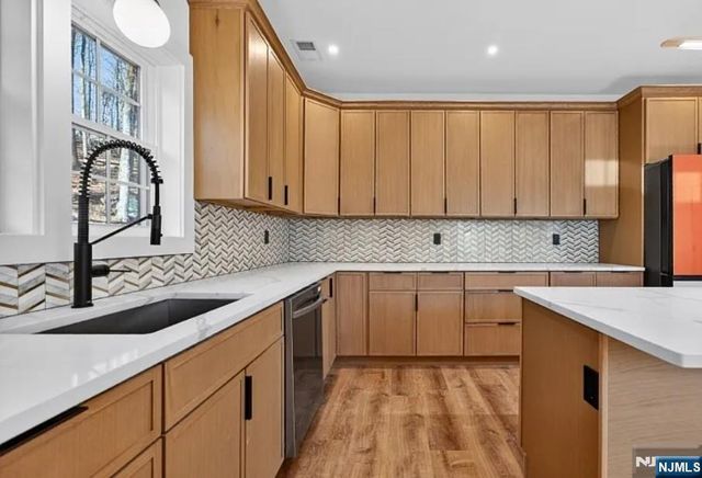 16 Valley View Drive, Rockaway Township, NJ 07866