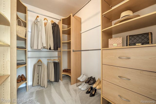 3950 Bradmore Avenue, West Bloomfield Charter Township, MI 48324