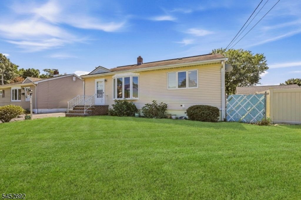 25 Corsi Rd, Bloomfield Twp., NJ 07003 — photo 2