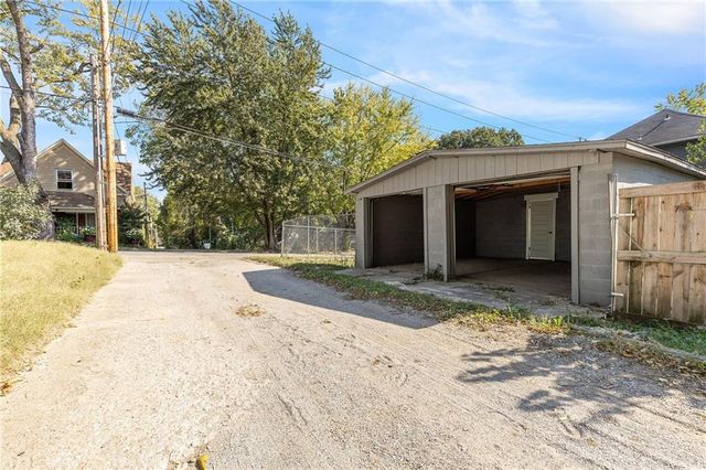 3242 Roberts Street, Kansas City, MO 64124