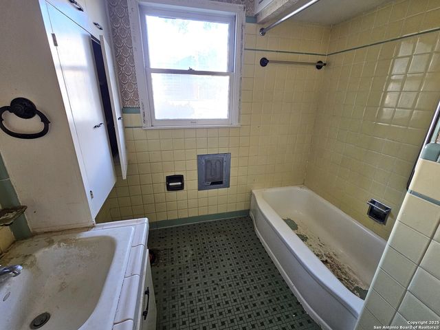 622 Sacramento, San Antonio, TX 78212