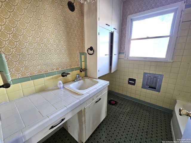 622 Sacramento, San Antonio, TX 78212