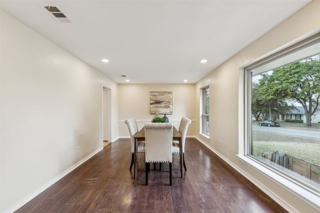 133 N Crestwood Boulevard, Desoto, TX 75115