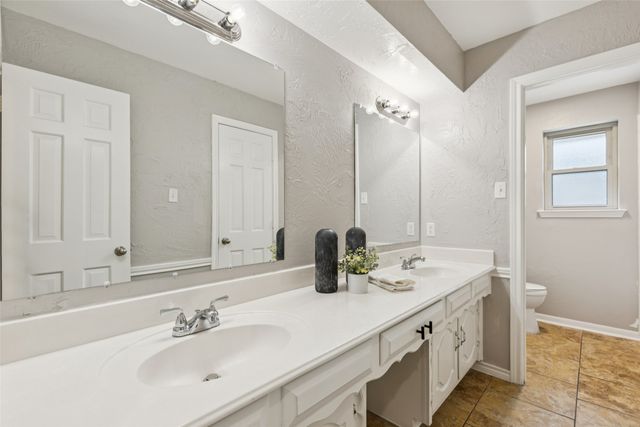 133 N Crestwood Boulevard, Desoto, TX 75115