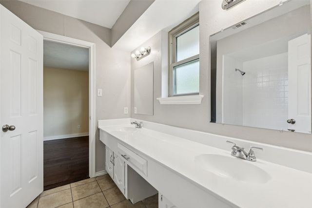 133 N Crestwood Boulevard, Desoto, TX 75115