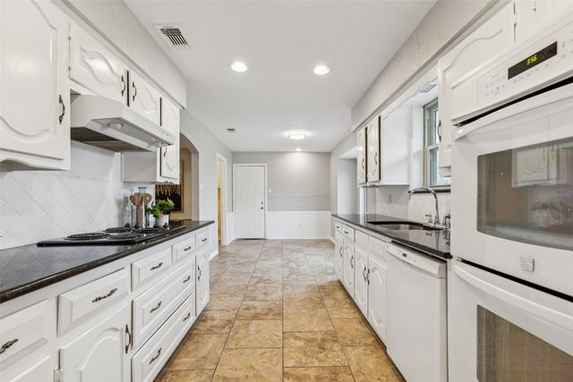 133 N Crestwood Boulevard, Desoto, TX 75115