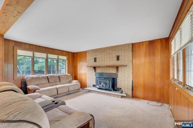 42 Heatherhill Road, Cresskill, NJ 07626