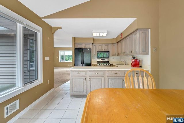 42 Heatherhill Road, Cresskill, NJ 07626