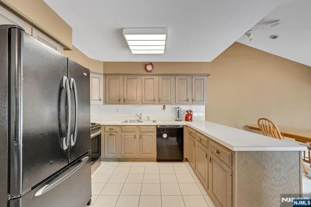 42 Heatherhill Road, Cresskill, NJ 07626