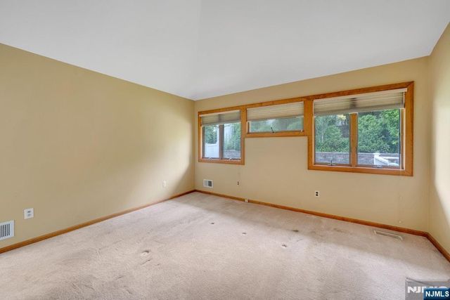 42 Heatherhill Road, Cresskill, NJ 07626