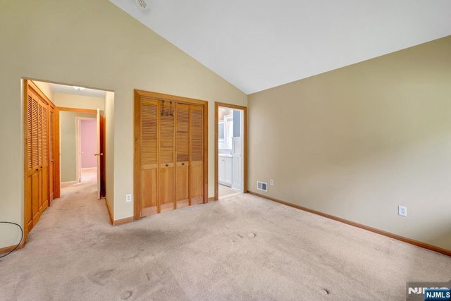 42 Heatherhill Road, Cresskill, NJ 07626