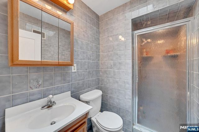 42 Heatherhill Road, Cresskill, NJ 07626