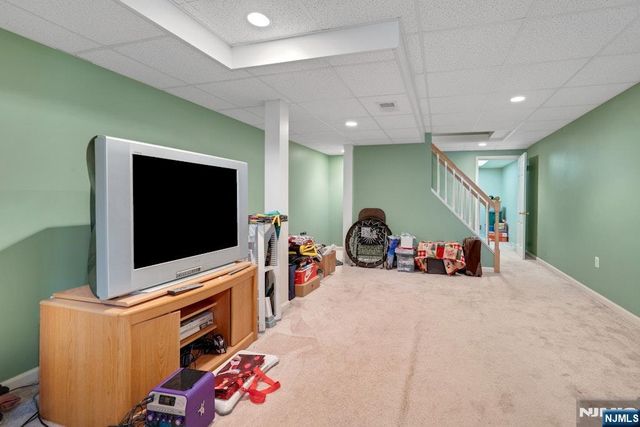 42 Heatherhill Road, Cresskill, NJ 07626