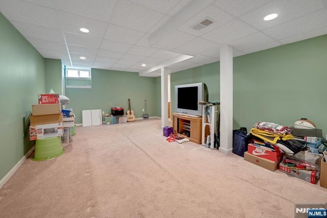 42 Heatherhill Road, Cresskill, NJ 07626