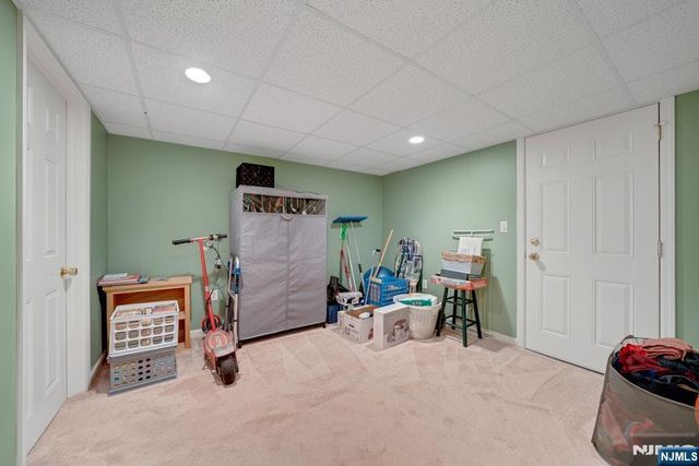 42 Heatherhill Road, Cresskill, NJ 07626