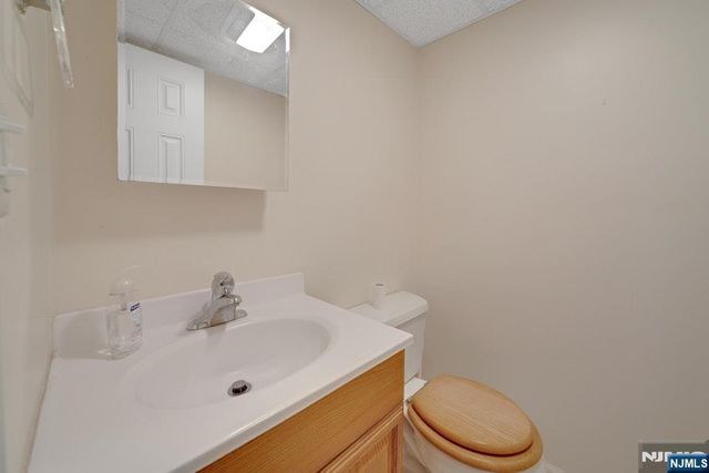 42 Heatherhill Road, Cresskill, NJ 07626