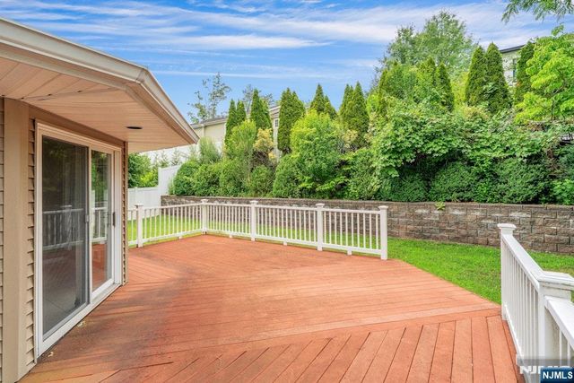 42 Heatherhill Road, Cresskill, NJ 07626