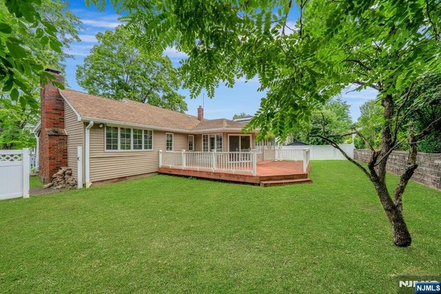 42 Heatherhill Road, Cresskill, NJ 07626