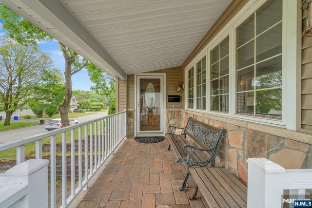 42 Heatherhill Road, Cresskill, NJ 07626