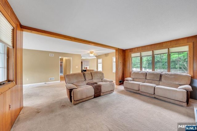 42 Heatherhill Road, Cresskill, NJ 07626