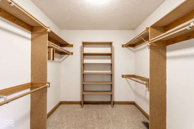 7025 Hunters Ridge Drive, Plainfield, IN 46168