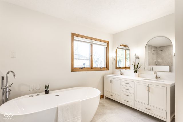 7025 Hunters Ridge Drive, Plainfield, IN 46168