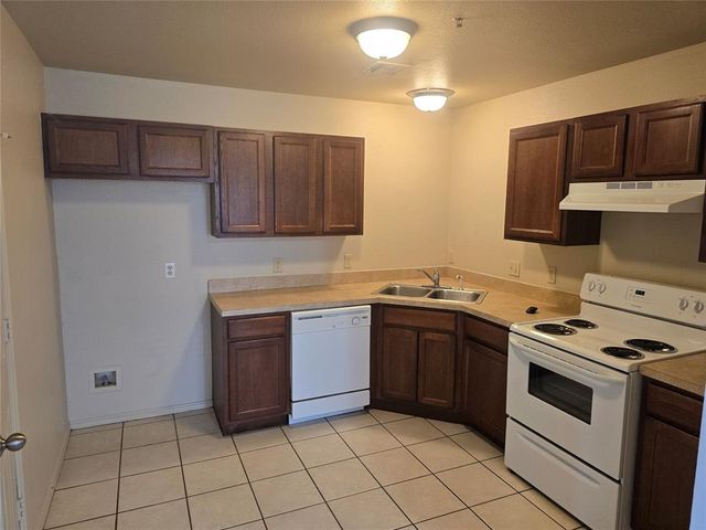 1 Lombardy Place, Clinton, OK 73601