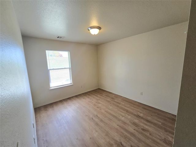 1 Lombardy Place, Clinton, OK 73601