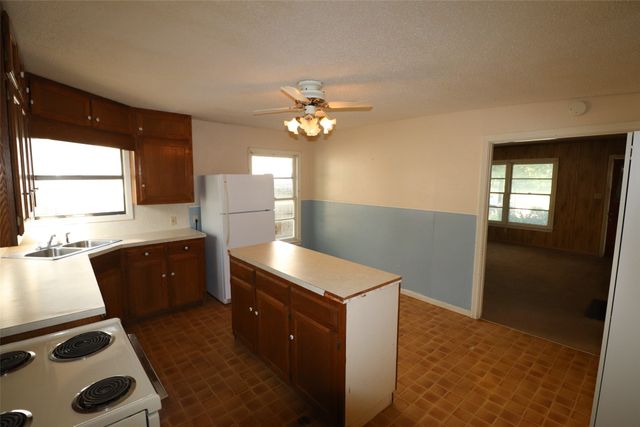 431 W Collins Street, Stephenville, TX 76401