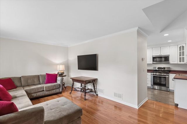 38187 N North Shore Avenue, Beach Park, IL 60087