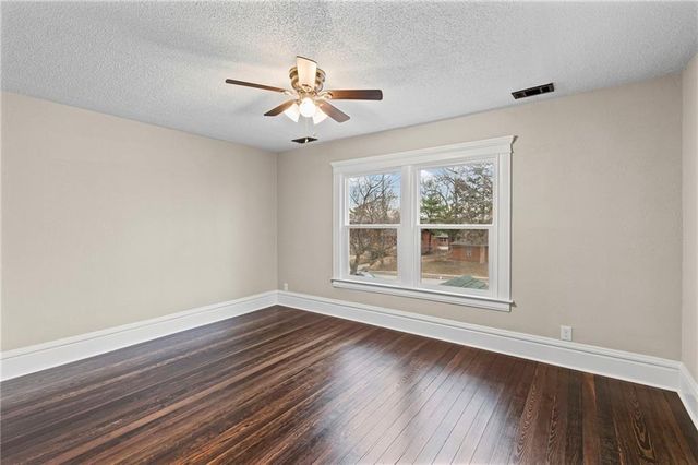 1015 E College Street, Independence, MO 64050