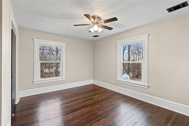 1015 E College Street, Independence, MO 64050