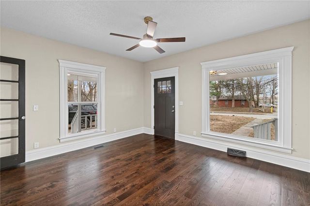 1015 E College Street, Independence, MO 64050