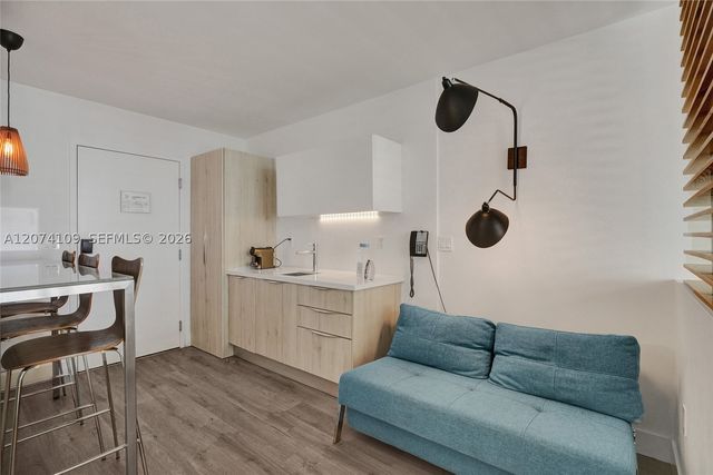 6080 Collins Ave 508, Miami Beach, FL 33140
