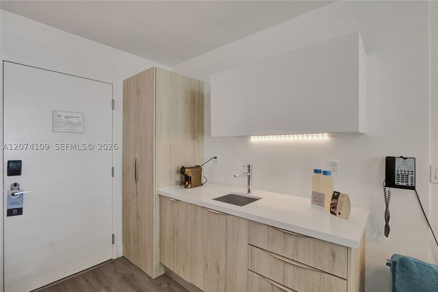 6080 Collins Ave 508, Miami Beach, FL 33140