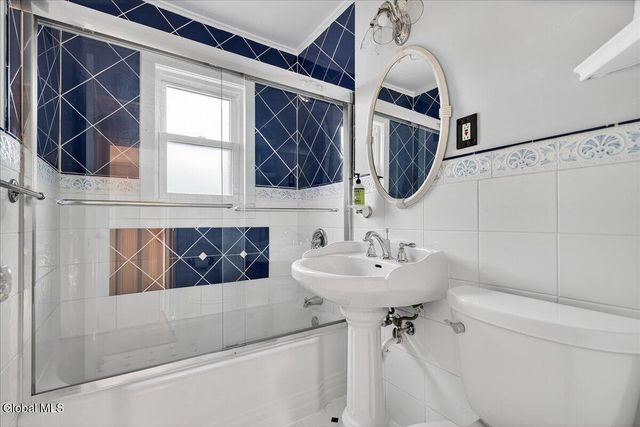 2329 Niskayuna Drive, Niskayuna, NY 12309