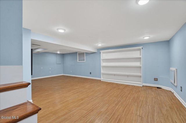 2329 Niskayuna Drive, Niskayuna, NY 12309