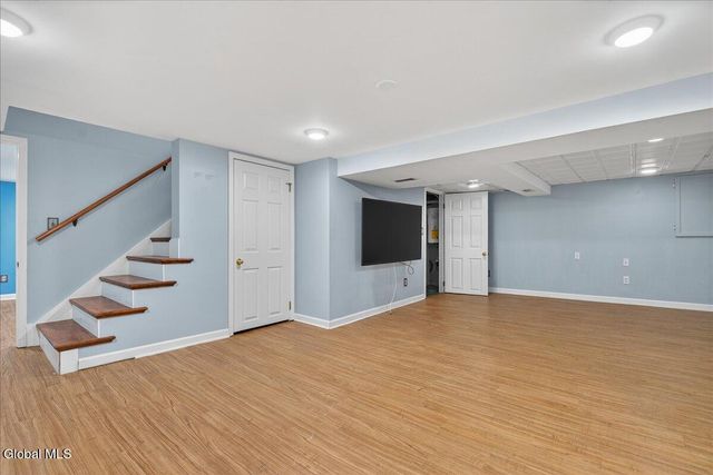 2329 Niskayuna Drive, Niskayuna, NY 12309